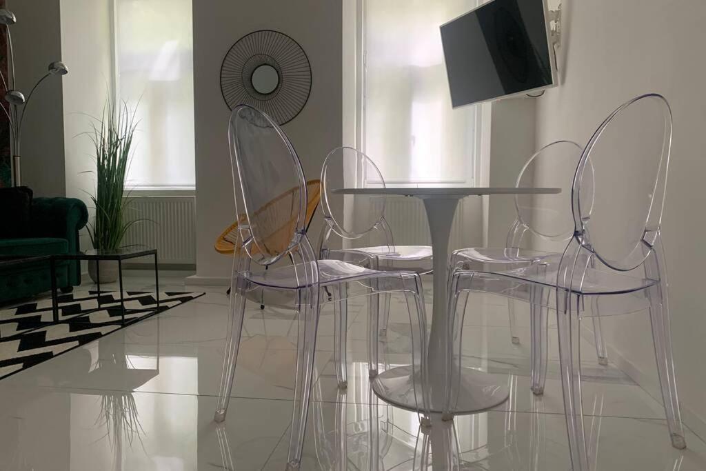 Cool City Center Apt. @ Metro And Shopping Street Vienna Esterno foto