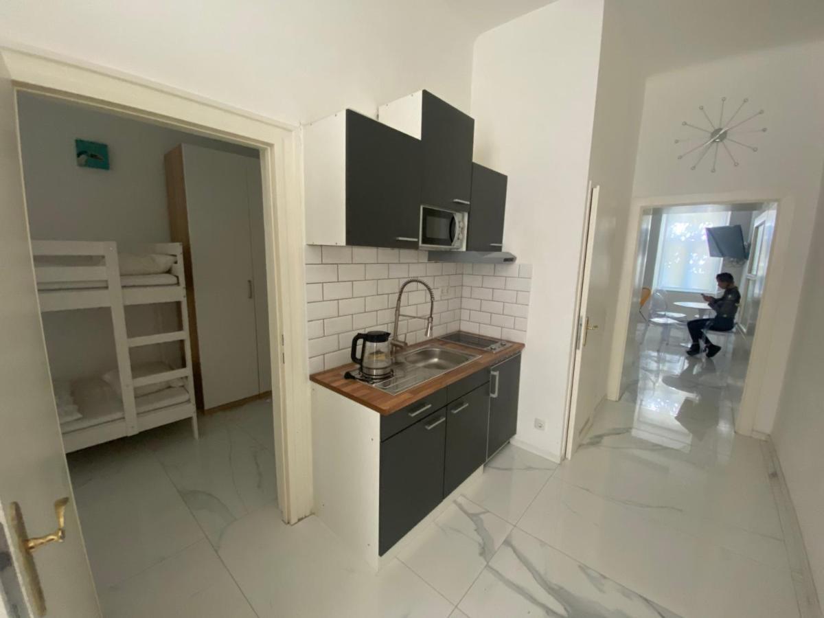Cool City Center Apt. @ Metro And Shopping Street Vienna Esterno foto